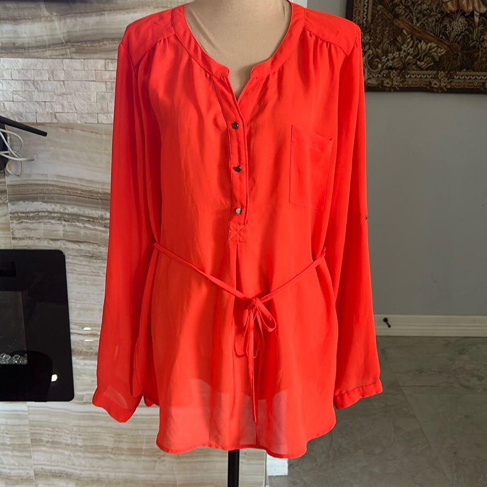 A Pea in the Pod Bright Orange Maternity Top. Quarter Button Front Closure.Large